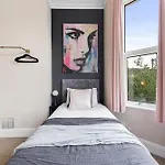 דירה Boutique Flat - Parking - Sleeps 9