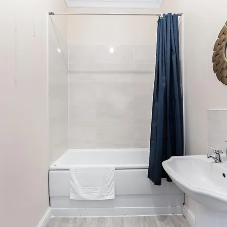 Boutique Flat - Parking - Sleeps 9 بريستول