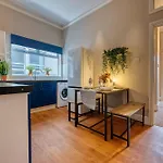 Boutique Flat - Parking - Sleeps 9 Διαμέρισμα