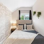 Boutique Flat - Parking - Sleeps 9 * Μπρίστολ