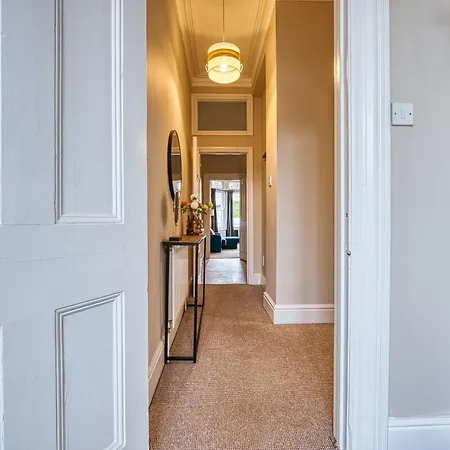 Apartamento Boutique Flat - Parking - Sleeps 9