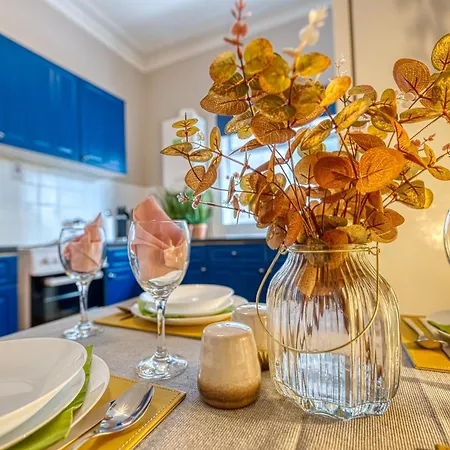 Boutique Flat - Parking - Sleeps 9 Bristol