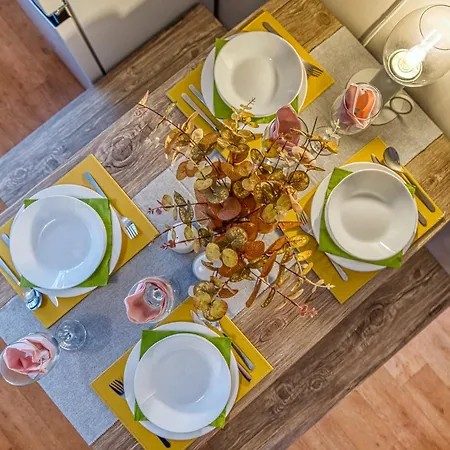 Boutique Flat - Parking - Sleeps 9 Bristol