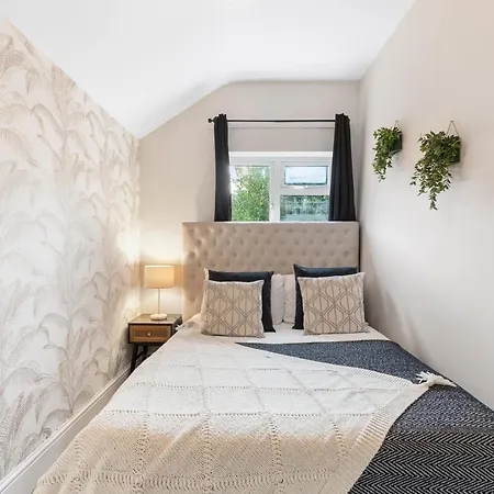 Boutique Flat - Parking - Sleeps 9 * Bristol