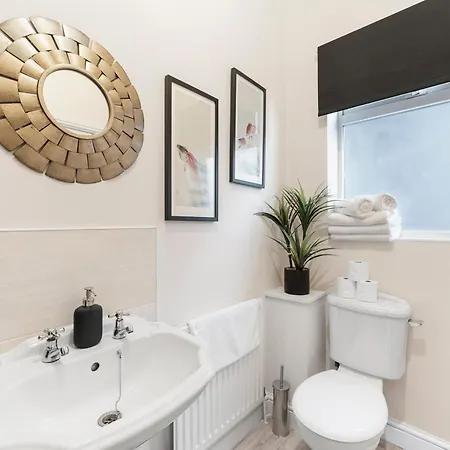 Boutique Flat - Parking - Sleeps 9 * Bristol