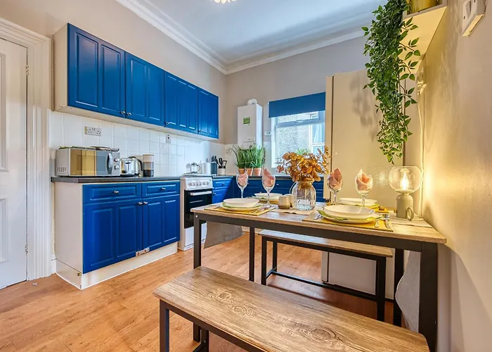 Boutique Flat - Parking - Sleeps 9 Appartamento *