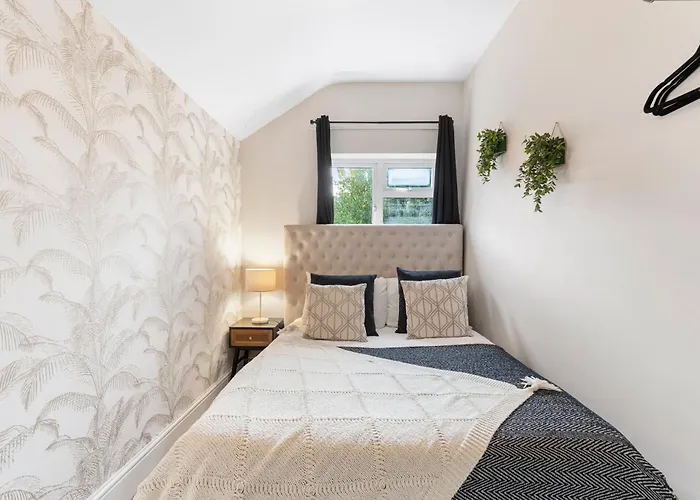 Boutique Flat - Parking - Sleeps 9 * Bristol