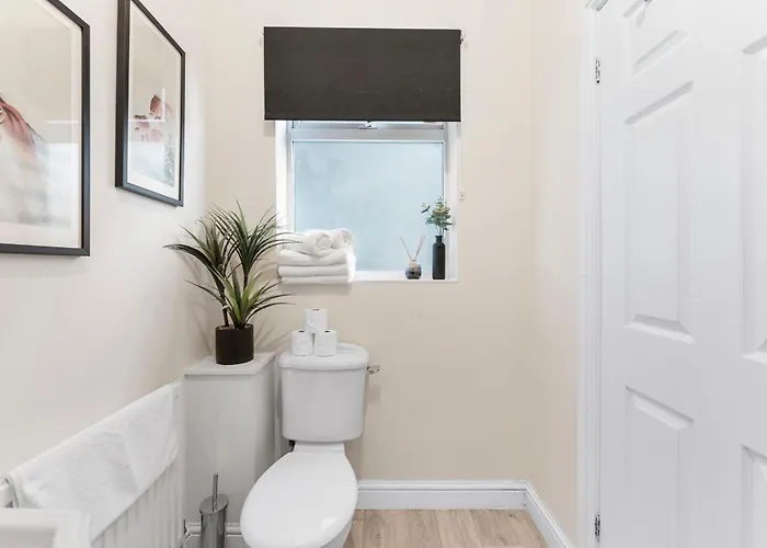 Boutique Flat - Parking - Sleeps 9